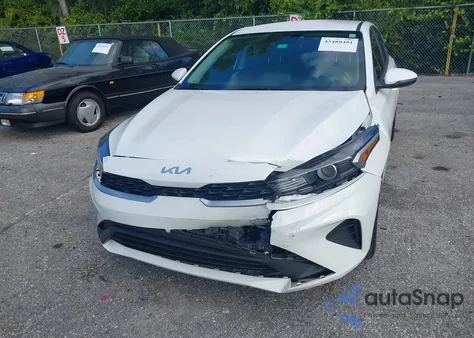 2024 Kia Forte Lxs z USA, uszkodzony, nr VIN 3KPF24AD2RE826334